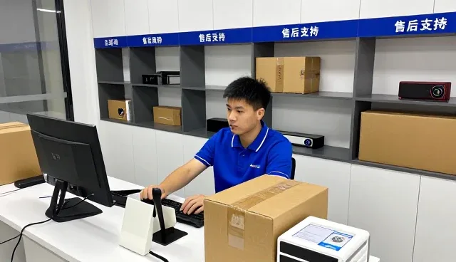 甘泉县安赛展柜制造有限公司带来户外场地应用中的智能展柜体验